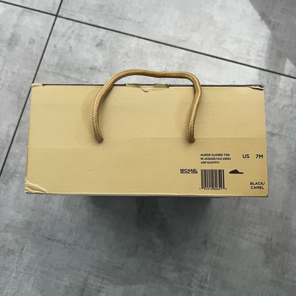 Brand new Michael Kors Alexis Closed Toe. Jacquard Faux Sherpa Slippers 7M - Picture 6 of 6